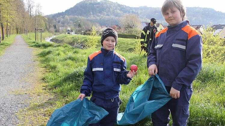 Max Pajonk hat einen Hundeball aus Gummi gefunden.