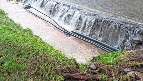 Selbst Kabel wurden vom Wasser freigespült. Foto: Hammerschmidt