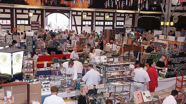 Auch die Zinnfigurenfreunde werden sich dieses Jahr nicht in Kulmbachs Zentrum treffen, sondern auf dem Brauereigel&auml;nde - dort, wo diesmal der Bierstadel stehen wird. Ob nicht wenigstens die beliebte B&ouml;rse in der Innenstadt bleiben kann? Darauf hofft ein Einzelh&auml;ndler.  Foto: BR-Archiv