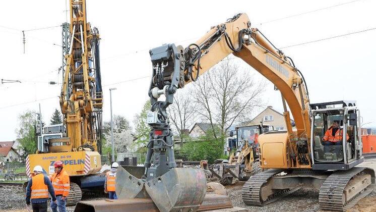 Spundwände sichern die Baustelle.  Foto: Barbara Herbst