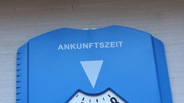 Von vorne eine ganz normale Parkscheibe...
