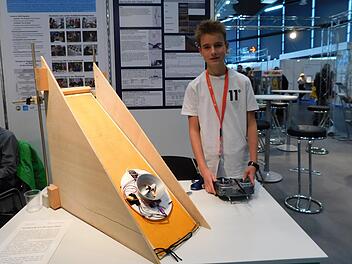 Finn Rudolph pr&auml;sentierte sein Bernoulli-Mobil. Foto: Verena Stephan