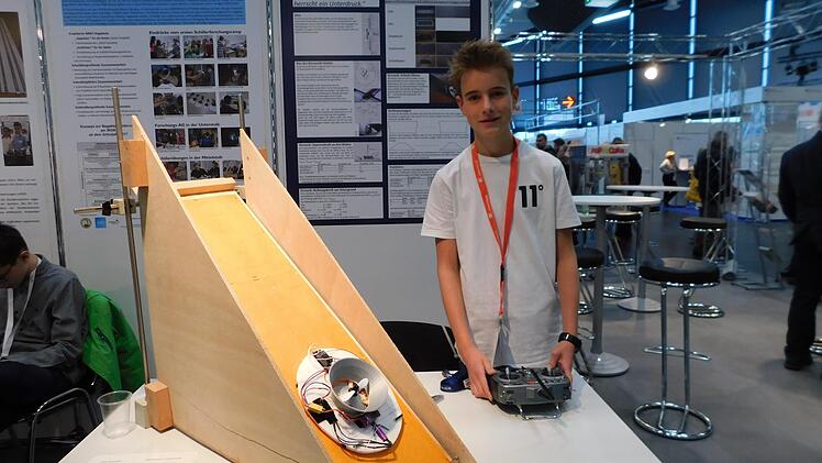 Finn Rudolph pr&auml;sentierte sein Bernoulli-Mobil. Foto: Verena Stephan