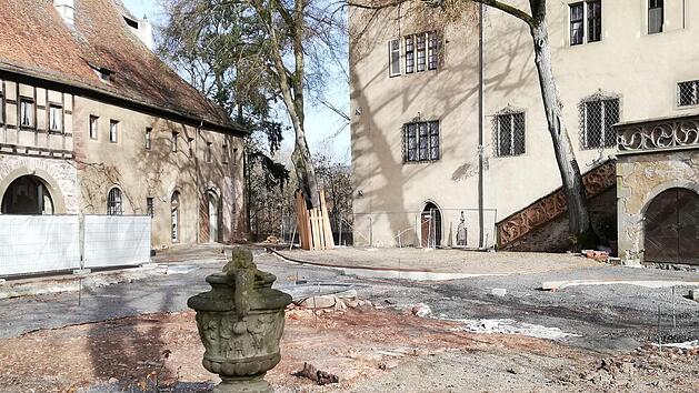 Der Innenhof von Schloss Aschach wird gärtnerisch neu gestaltet. Foto: Sigismund von Dobschütz