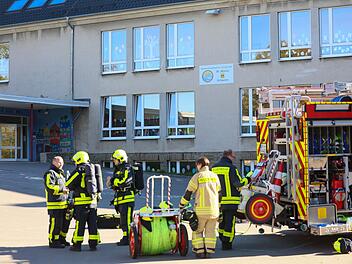 Gasaustritt an Schule - mehrere Kinder verletzt