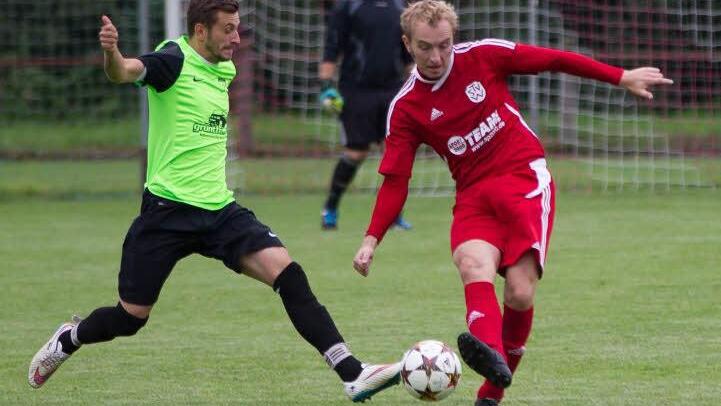 Matthias Wich (rechts) kehrt nach fünf Jahren als Spielertrainer beim TSV Weißenbrunn zum FC Mitwitz zurück, spielt also auch weiterhin in der Bezirksliga. Foto: Archiv/Heinrich Weiß