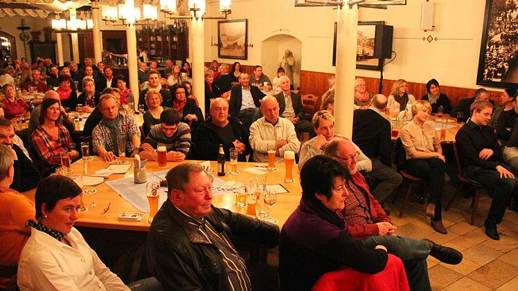 Voll besetzt war der Saal im Mönchshof-Bräuhaus. Foto: Miriam Hegner