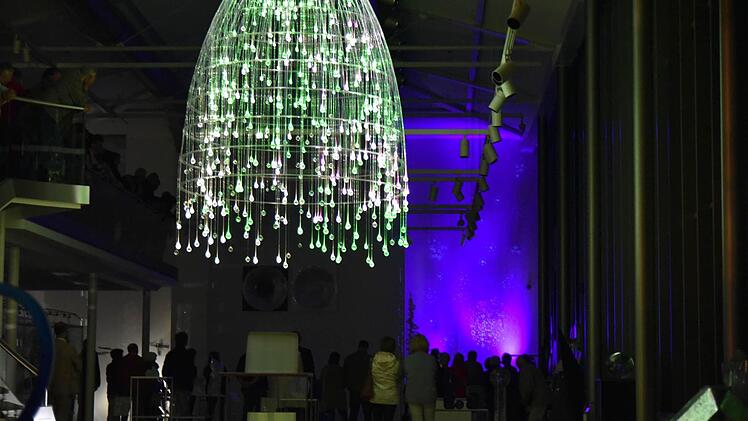 Impressionen von der regionalen Museumsnacht: Leuchter im Glasmuseum RosenauFoto: Gabi Arnold