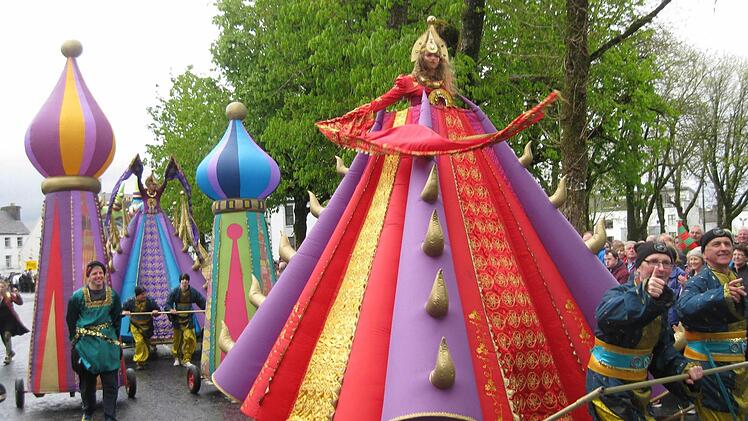 Bunte Figuren bevölkerten die große Parade. Foto: Johanna Blum