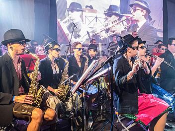 Beste Stimmung verbreitete die "Original Prinz Albert Blasmusik" bei ihrem "Oktopafest" auf dem Coburger Schlossplatz. Foto: Jochen Berger