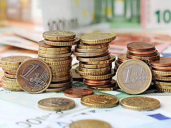 Der Haushalt im Markt Burkardroth ist noch stabil. Wie sich die Corona-Pandemie darauf auswirkt, lässt sich momentan noch nicht absehen. Der Gemeinderat geht davon aus, dass in der kommenden Wahlperiode mit Einschränkungen zu rechnen ist.  Foto: Symbolbild Tobias Hase, dpa