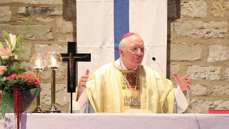 "Jede Wallfahrt und jeder Pilgerweg ist ein Bild für unser Leben", sagte Weihbischof Ulrich Boom in seiner Predigt. Foto: Kerstin Schmeißer-Weiß