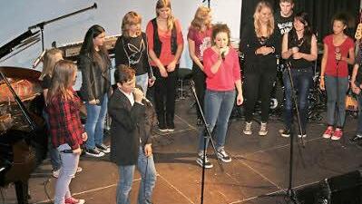 Die Schüler der Spix-Mittelschule waren mit ihren Musical-Songs voll bei der Sache.  Foto: Evi Seeger