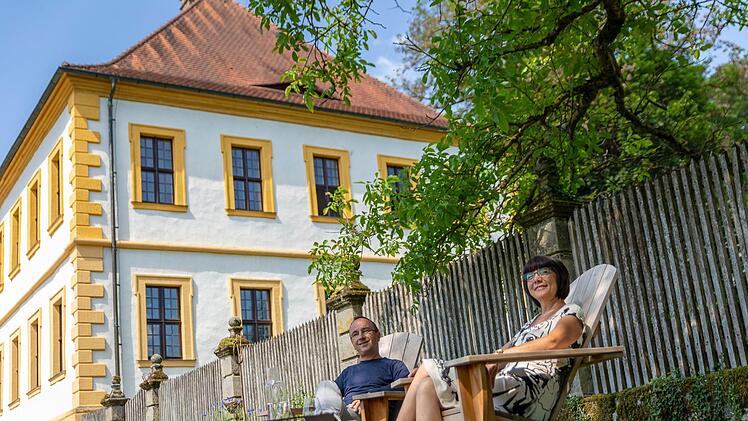 Entspannte Weißenbrunner Schlossbesitzer: Pia Praetorius und ihr Ehemann Wolfgang KroppStephan Großmann
