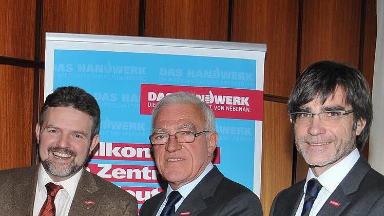 Sie bildeten noch vor einem Jahr den Aufsichtsrat der HWK-Tochter GTO: (von links) HWK-Präsident Thomas Zimmer, der ehemalige HWK-Hauptgeschäftsführer Horst Eggers und HWK-Hauptgeschäftsführer Thomas Koller, hier in einer Aufnahme von 2011. Foto: Dörfler/Archiv