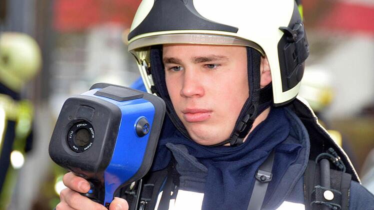 Bei der Suche nach Glutnestern war die Wärmebildkamera im Einsatz. Foto: Rauch