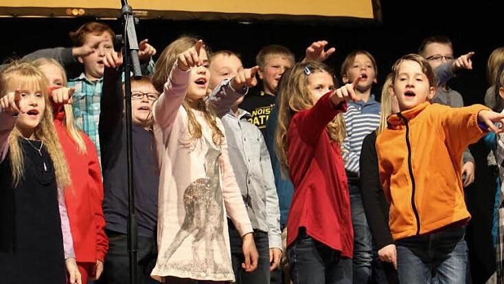 Der Chor unter der Leitung von Lilo Hofmann sang unter anderem "Mein Weihnachtsstern, der leuchtet weit". Fotos: Katharina Müller-Sanke