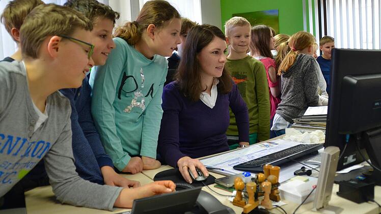 Schüler besuchten das Rathaus. Foto: Kathrin Kupka-Hahn