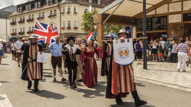 Am Sonntag fand ein Festzug zum Bierstadel statt. Foto: Kulmbacher Brauerei