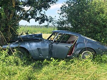 Ein 78-J&auml;hriger ist am Sonntagvormittag im Kreis N&uuml;rnberger Land mit dem Auto gegen einen Baum geprallt. Er erlag seinen schweren Verletzungen. Foto: News5/Friedrich