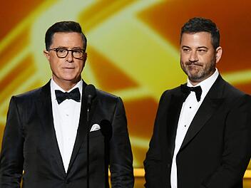 Stephen Colbert (links) freut sich &uuml;ber die R&uuml;ckkehr der Sendung seines Freundes Jimmy Kimmel.