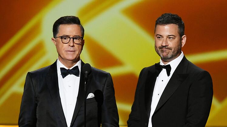 Stephen Colbert (links) freut sich über die Rückkehr der Sendung seines Freundes Jimmy Kimmel.