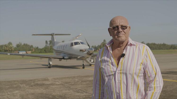 Die Doku begleitet den Unternehmer Klaus Eckhof nach Uganda.