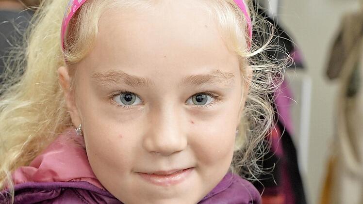 Sophia (9) aus Bamberg: "Ich hatte das Thema auch schon in der Schule. Aber da haben wir nicht so viel gelernt, wie hier. Ich wusste noch nicht, dass die Bäume auch unterschiedliche Jahresringe haben. würde dem Lehrer (Dr. Thomas Eißing) eine Eins geben." Foto: Ronald Rinklef