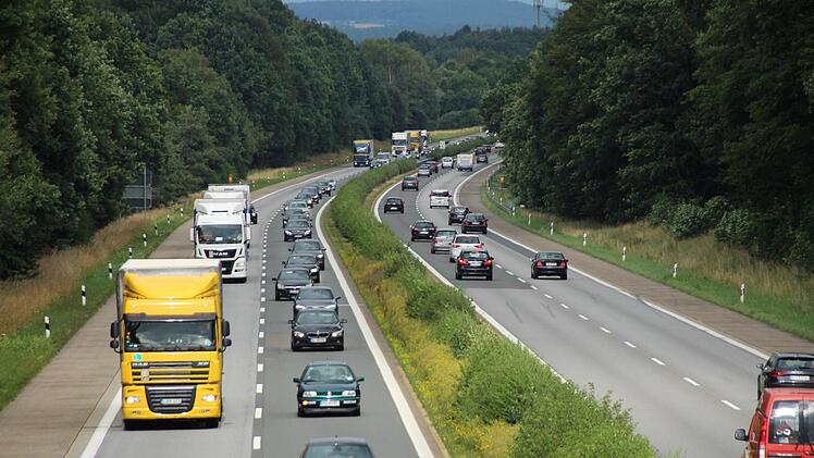 Die A3 bei Höchstadt ist momentan noch in einem desolaten Zustand und oft völlig überlastet. Mit dem sechsspurigen Ausbau durch ein Projekt einer Öffentlich-Privaten-Partnerschaft (ÖPP) soll sich das ändern. Wenn alles reibungslos läuft.  Foto: Andreas Dorsch/Archiv