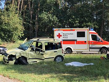 T&ouml;dlicher Unfall auf der Staatsstra&szlig;e 2222 bei Pleinfeld im Landkreis Wei&szlig;enburg-Gunzenhausen. Foto: NEWS5 / Goppelt