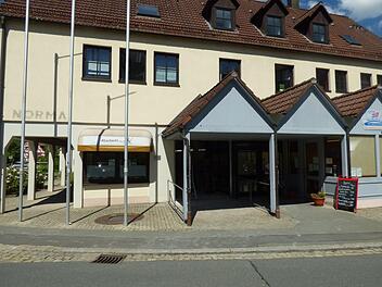Nachdem die Norma-Filiale in Pottenstein im Frühjahr umgezogen ist, fragten sich viele, was nun in die leeren Räume in der Innenstadt kommt. Fotos: Thomas Weichert