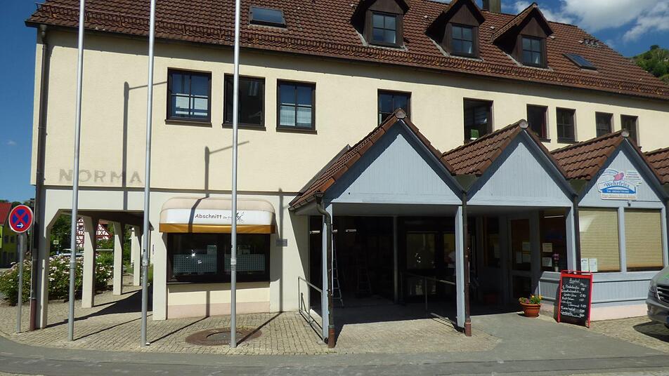 Nachdem die Norma-Filiale in Pottenstein im Frühjahr umgezogen ist, fragten sich viele, was nun in die leeren Räume in der Innenstadt kommt. Fotos: Thomas Weichert