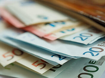 Haushalte so reich wie nie: Warum wir trotzdem Geld verschwenden