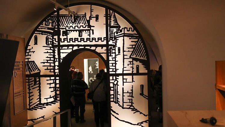 Durch ein Tor geht es vom Land in die Stadt. Foto: Barbara Herbst
