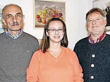 Wurden bei der Mitgliederversammlung der KIS im Amt bestätigt: Vorsitzender Hermann Hacker (links), sein Stellvertreter Joachim Lieb (rechts) und Schriftführerin Adelheid Waschka (Mitte). Foto: Gerda Völk