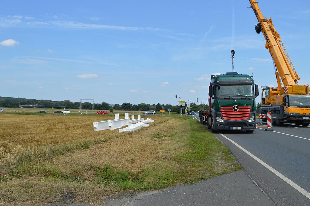 B 470 bei Gremsdorf: 16 Tonnen Stahl auf Abwegen