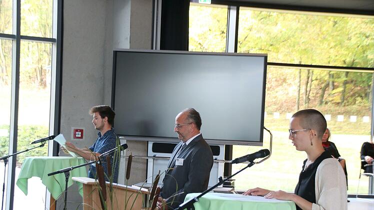 Fabian Bulheller, Georg Gißler und Pauline Beck (von links) eröffneten die Einweihungsfeier am BBZ.
