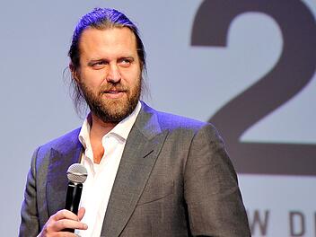 Der Regisseur Carl Rinsch soll Netflix um mehrere Millionen Dollar betrogen haben.