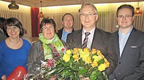 Bürgermeister Hans Tischhöfer mit seiner Familie (von links): Tochter Christine, Frau Doris, Sohn Florian und Sohn Justus. Foto: Bruno Preißinger
