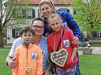 Christian Beck und Giovanna Chiarani sind mit ihren Kindern Emilio und Noemi angereist.  Foto: Mathias Erlwein