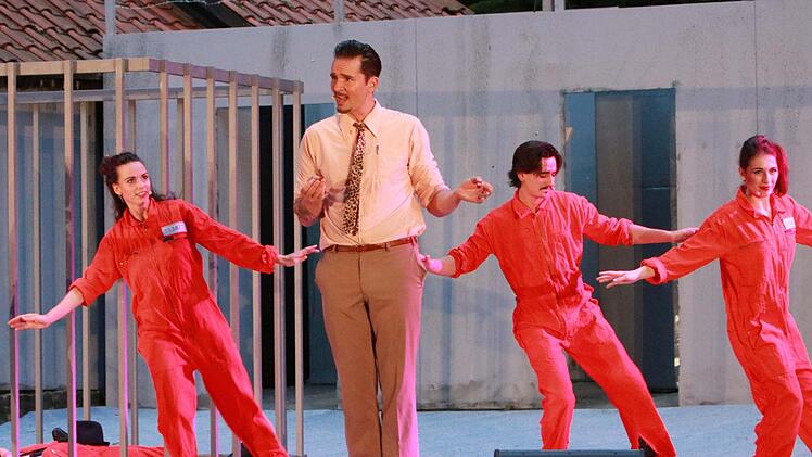 Die Musical Comedy "Blues Brothers in Prison" feierte Premiere auf der Waldbühne Heldritt.Foto: Jochen Berger