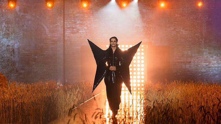 Alexavius darf die Show er&ouml;ffnen, l&auml;uft jedoch ziemlich "lahm".