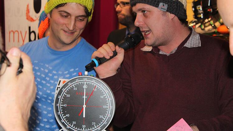 Die Jungs hinter Myboshi (Felix Rohland und Thomas Jaenisch) und die gnadenlos unbestechliche Stoppuhr.