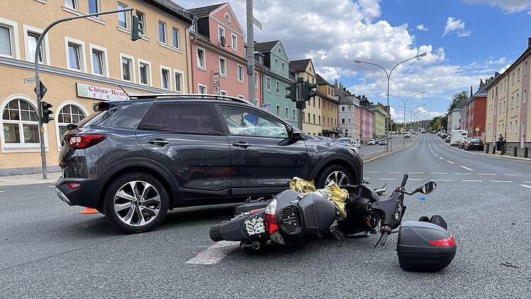 Hof: Motorradfahrer bei Crash schwer verletzt