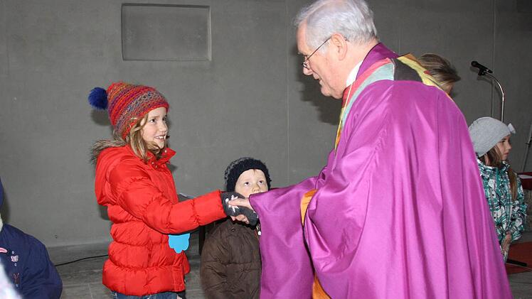 Bilder vom Besuch des Bischofs in Garitz. Fotos: Ralf Ruppert