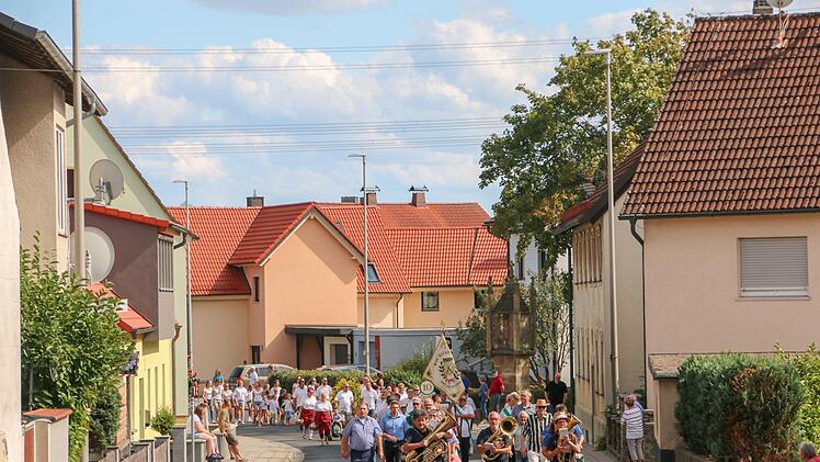 Der FestzugFoto: Stadt Hallstadt