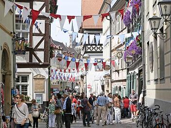 Dicht bevölkert ist die Sandstraße eh, zur Sandkerwa wird es hier wieder besonders eng werden. Fotos: RiegerPress