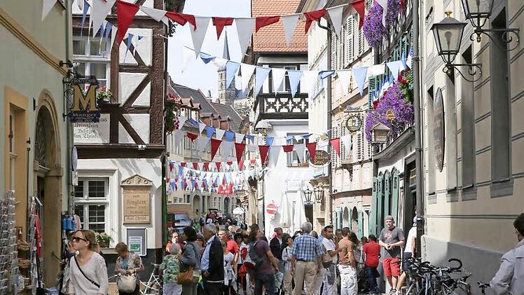 Dicht bevölkert ist die Sandstraße eh, zur Sandkerwa wird es hier wieder besonders eng werden. Fotos: RiegerPress