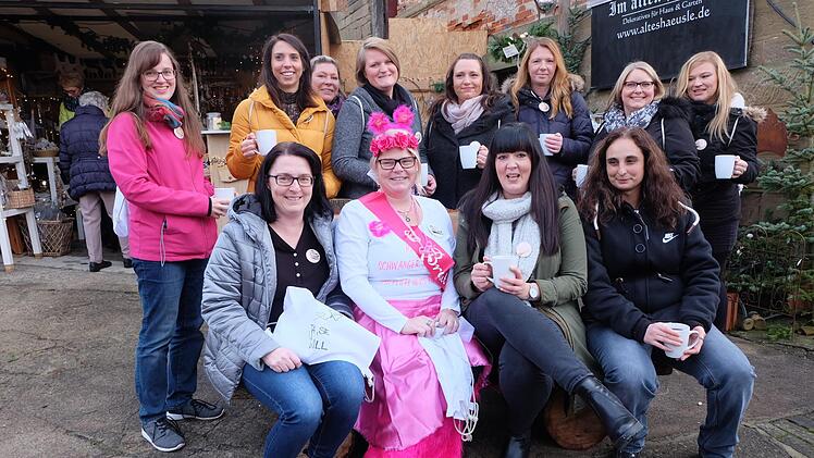 Verena Schneider erlebte eine ganz besondere Dorfweihnacht: Sie wurde kurzerhand zu ihrem Junggesellinnenabschied "entf&uuml;hrt". Foto: Philipp Bauernschubert