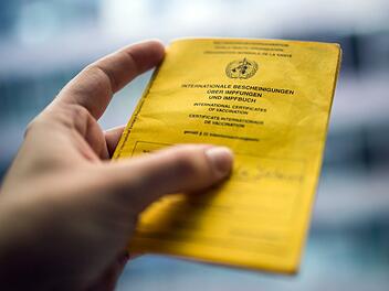 Aktuell dürfen einzig Arbeitgeber in sensiblen Bereichen wie Kliniken den Impfstatus des Personals erfragen.
